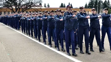 Vrei să te faci poliţist? Nu mai ai voie cu unghii false, se consideră tentativă de fraudă