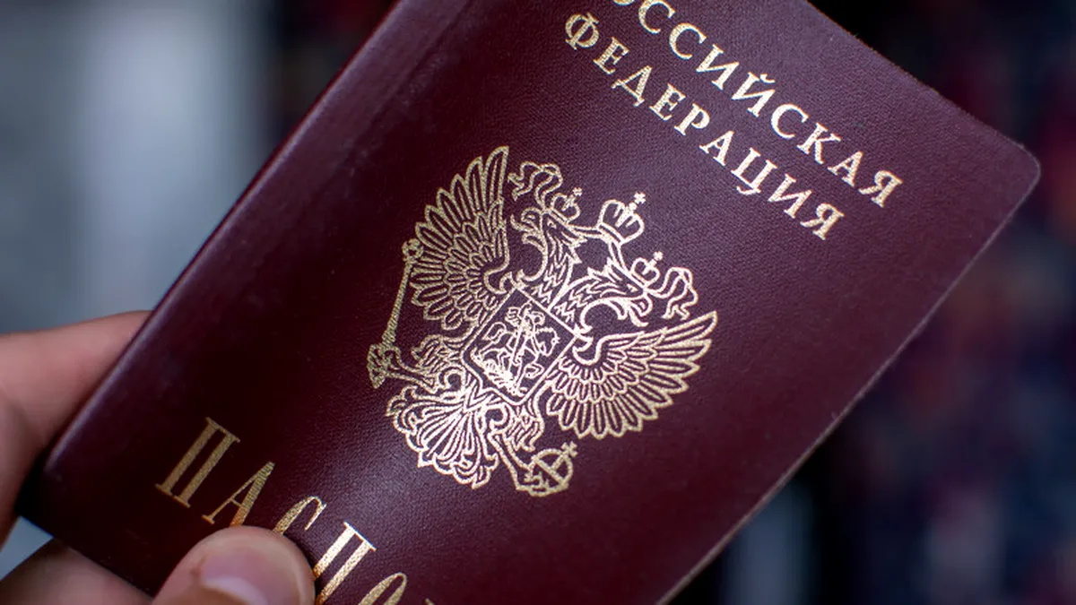În procedură de urgență: Rusia a eliberat 720.000 de pașapoarte locuitorilor din zonele controlate din estul Ucrainei