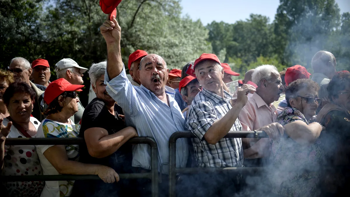 Paradisul de la Căcâna! Mici și bere pe banii partidului