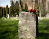Inflația ajunge și în cimitire. Taxele pentru locurile de veci cresc semnificativ