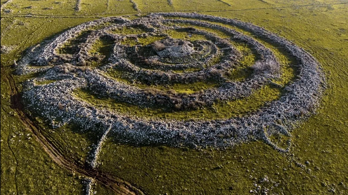 Misteriosul „Stonehenge al Estului”, vechi de 5 000 de ani, se deplasează în timp