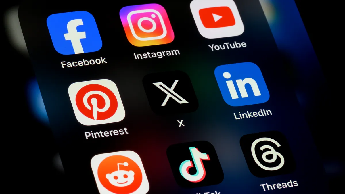 Guvernul Bolojan susține legile care sancționează dur platformele digitale, în ciuda avertismentelor UE