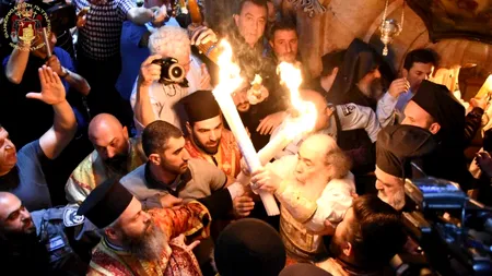 Sfânta Lumină de la Ierusalim a ajuns în România