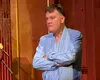 Un episcop desculț și în halat oprește un concert bisericesc și alungă publicul