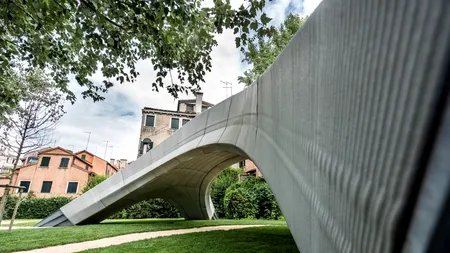 Holcim a prezentat primul pod pietonal construit cu beton printat 3D