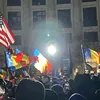 Drapel american la protestul AUR: o dragoste bizară, un pretext manipulator