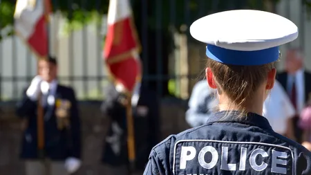 Doi români înjunghiați într-un atac rasist comis într-o suburbie a Parisului