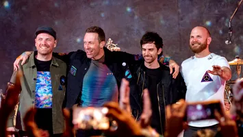 Tot ce trebuie să știi despre cele două concerte Coldplay de la București: bilete, acces, mâncare, băutură