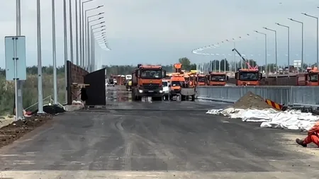 E agitație mare pe podul peste râul Buzău construit de Umbrărescu, al doilea cel mai lung din țară (VIDEO)
