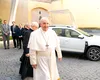Papa Francisc, un simbol al modestiei. Fără mantie şi papuci roşii, fără limuzine. Fiat 500 şi Dacia Duster, printre maşinile utilizate