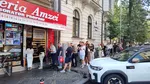 Patiseria lui nea Mihai din Piața Amzei „duduie”! Merdeneaua lui a rupt, cu ceva „ajutor” din partea concurenței, tiparele (VIDEO)