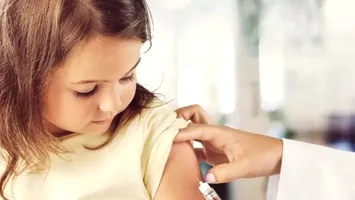 Poliomielita bate din nou la ușă: boala „înfiorătoare” pe care România o invită înapoi prin nevaccinare