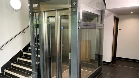 Lift în vechile blocuri comuniste cu trei sau patru etaje? Șanse mici să avem parte curând de așa ceva!