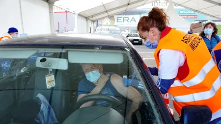 Centrul de vaccinare drive-through din Galați îşi prelungeşte activitatea până în septembrie
