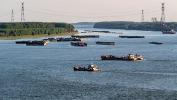 Guvernul a aprobat indicatorii investiției de 700 milioane lei pentru asigurarea navigației pe Dunăre 340 zile pe an