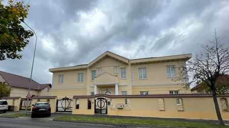 Cu ce preț se vinde vila din Sibiu a omului de afaceri Adrian Kreiner, ucis anul trecut în propria casă? Cum arată aceasta
