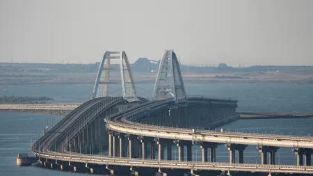 Rusia a restricționat traficul aerian și maritim în zona strâmtorii Kerci