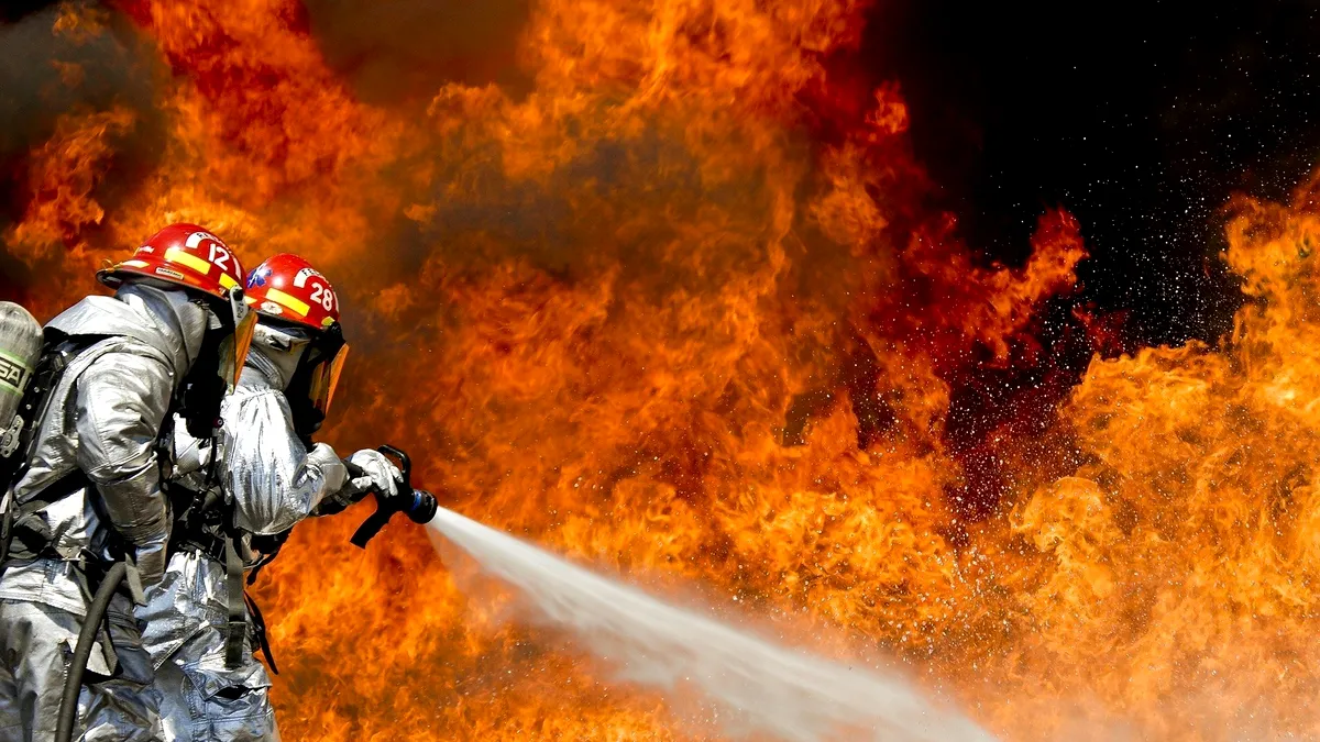 Tulcea: Două ambarcaţiuni, distruse într-un incendiu