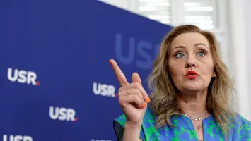 Elena Lasconi construiește la Câmpulung stații de transport public la prețul unei garsoniere