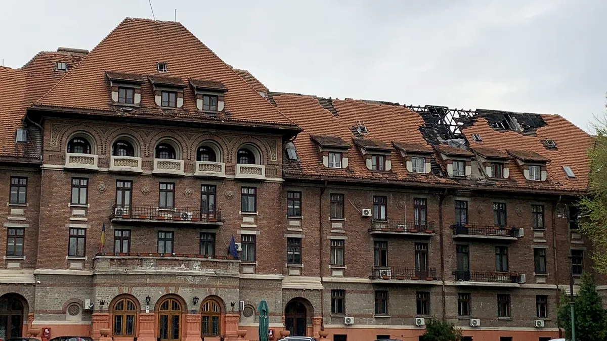 Clotilde Armand reia atacurile la adresa RAAPPS, care întârzie reparațiile acoperișului Hotel Triumf
