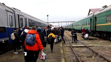 CFR Călători: Un tren cu peste 800 de refugiaţi din Ucraina se îndreaptă către Bucureşti