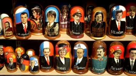 EXCLUSIV În Rusia se vând păpuși Matrioșka pictate cu fețele lui Vladimir Putin și Angela Merkel