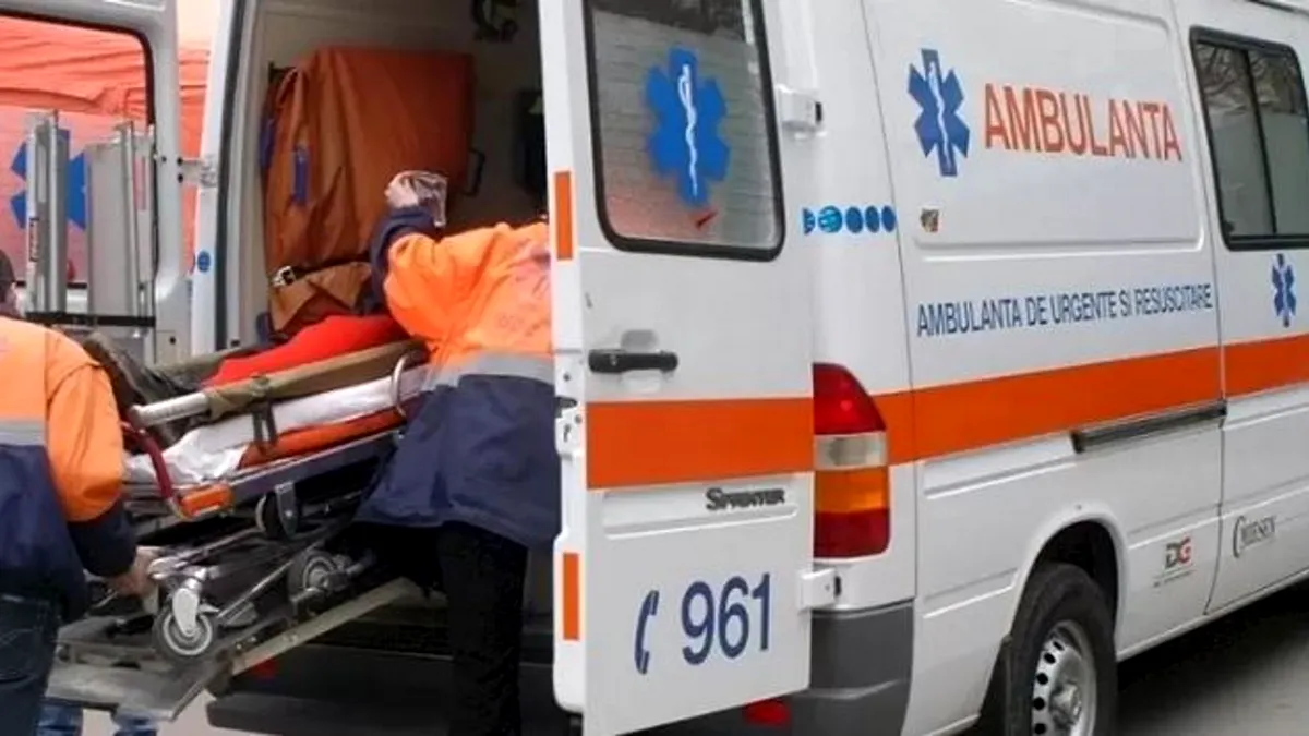Zeci de profesori și elevi, loviți de o intoxicație misterioasă la un liceu din Timișoara. Au ajuns de urgență la spital