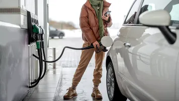 Avertisment pentru șoferi: Prețul motorinei ar putea exploda. Scenariile care duc carburanții la 12 lei pe litru