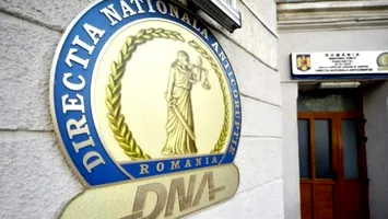 Doi vameși din Portul Constanța Sud Agigea, arestați de DNA când primeau mită