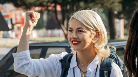 Cântăreața Lidia Buble, trimisă în judecată pentru că ar fi mituit doi polițiști