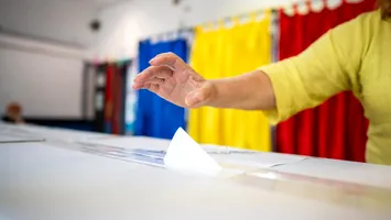 Sondaje pentru prezidențiale: PSD și PNL evaluează potențiali candidați, pe lângă Crin Antonescu