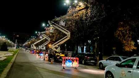 Pe Champs-Élysées, un Crăciun iluminat, dar cu sobrietate