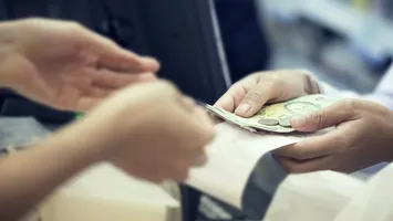 Pensiile vin mai devreme de Paște. Când intră banii și ce ajutoare se dau