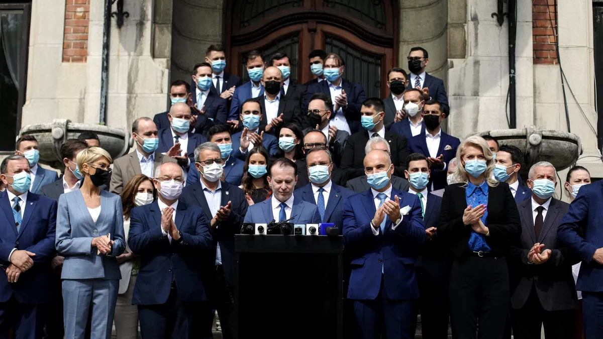 Dinozaurii politici Gheorghe Flutur și Victor Paul Dobre, „suflul nou” al echipei Cîțu
