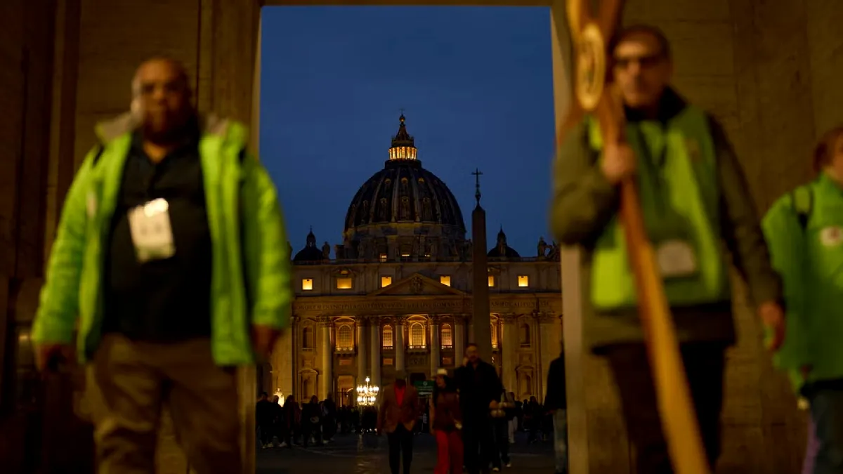 Papa Francisc continuă recuperarea după pneumonie dublă și răspunde bine la tratament