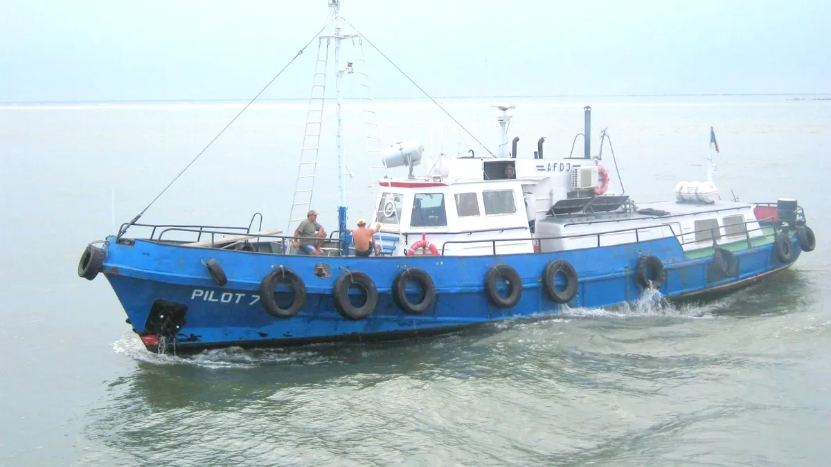 Chilipir! Administrația Dunării vinde, la prețuri de mașini SH, cinci „pilotine” maritime cu lungimea de 12 metri și motorizare de 150 CP