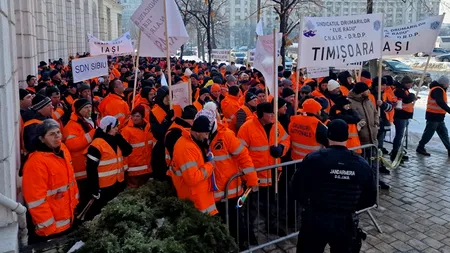 Angajaţii CNAIR, protest la Ministerul Finanţelor: „Drumurile României sunt condamnate la distrugere!”