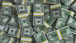 Dolarul pierde teren în fața euro și francului. Piețele taxeză turbulențele politice