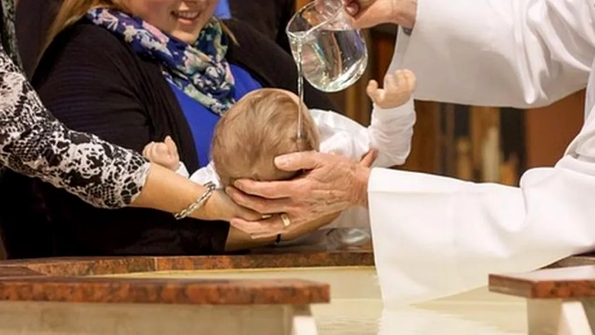 Halucinant. Preoții cer adeverință de la medici la botez. Semnată și cu  „Doamne ajută!”