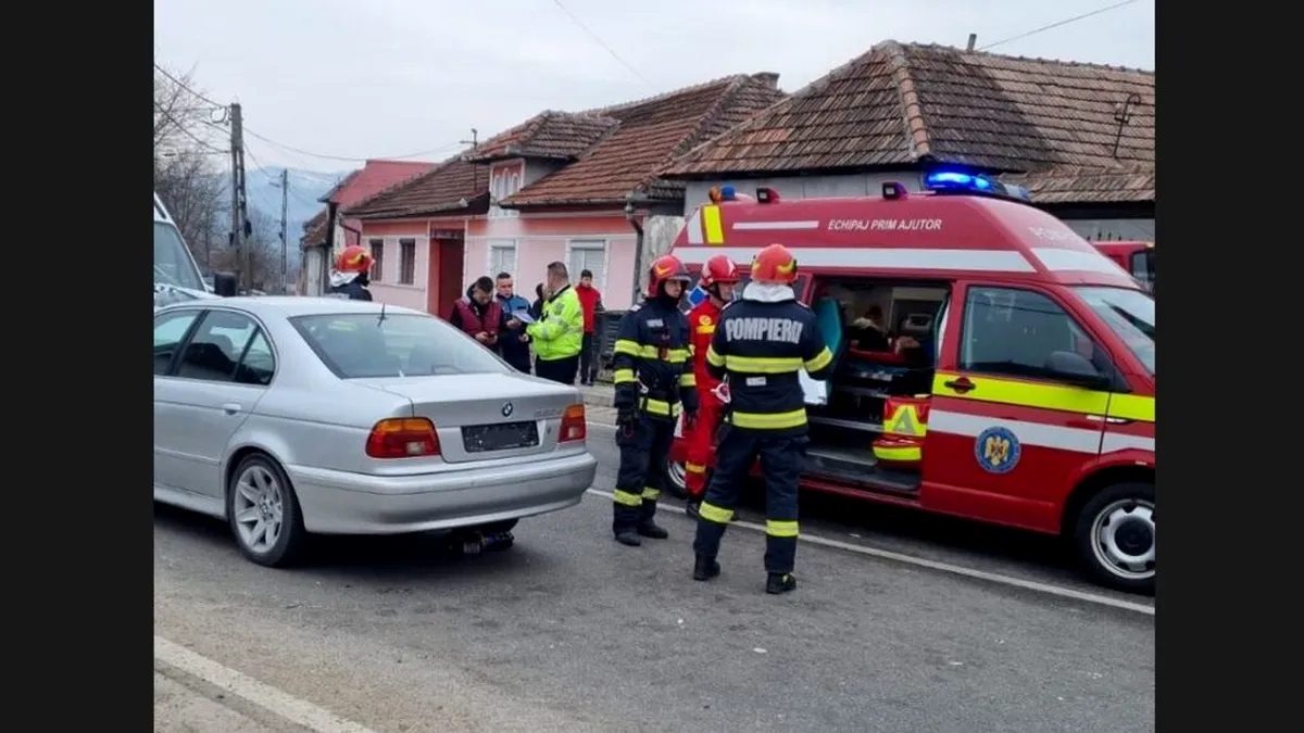 Accident grav în Bihor. 14 oameni au fost răniți după ce un microbuz şi un autoturism s-au ciocnit
