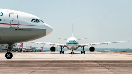 Se scumpesc biletele de avion, din vară. Avertismentul uneia dintre cele mai mari companii aeriene
