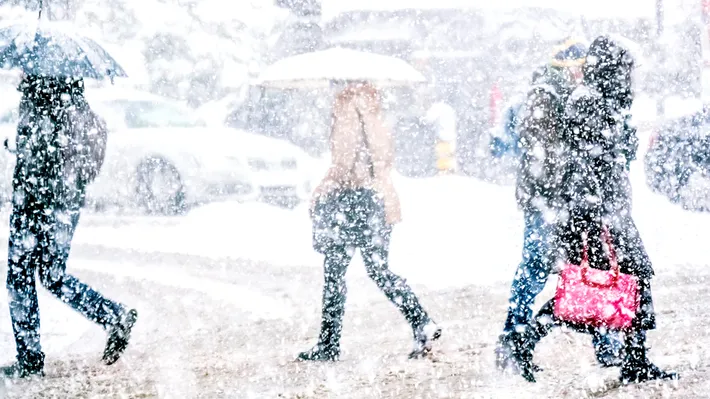 Viscol și ninsori abundente: MAI face apel la populație să stea în casă și să fie pregătită