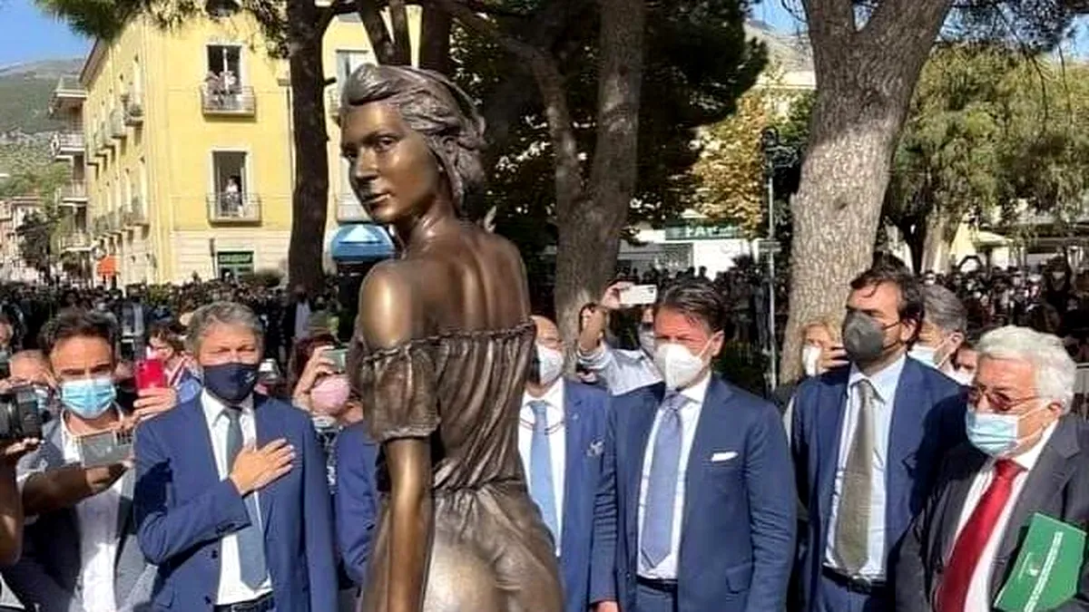 Cum au dorit membre ale Partidului Democrat din Palermo să „desființeze” o frumoasă statuie (VIDEO)