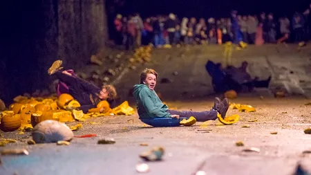 Fiecare cu „sărbătoarea” lui: Oamenii care și-au făcut derdeluș din dovleci (VIDEO)