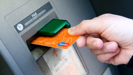 Modificare majoră pentru cei care țin banii pe card. Ce presupune noua lege