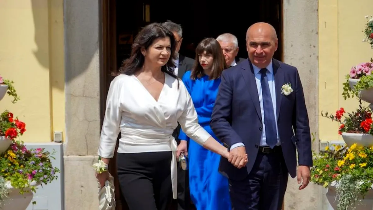 Cine îi ia locul lui Carmen Iohannis la Cotroceni? Cum arată partenera misterioasă a noului președinte al României