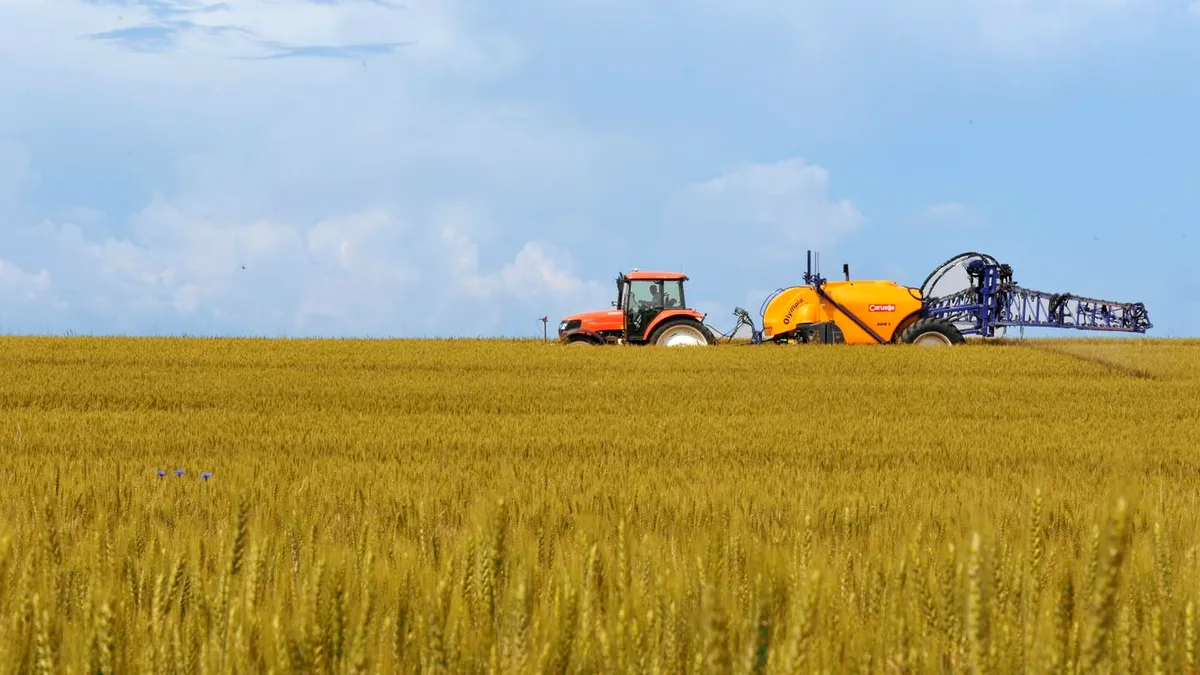 Fonduri europene de 760 milioane euro pentru investiţii în exploataţii agricole