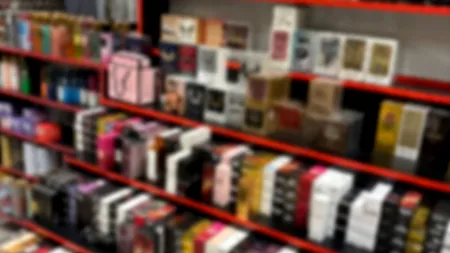 Mafia parfumurilor, vizată de anchetă. Percheziții la comercianții din Dragonul Roșu