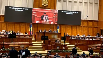 George Simion, gest fără precedent în Parlament: un minut de tăcere la tribuna moțiunii de cenzură