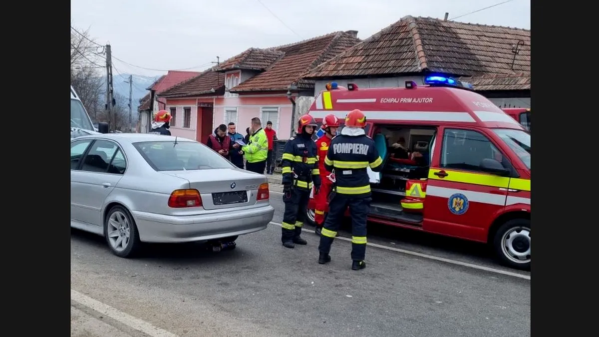 Accident grav în Bihor. 14 oameni au fost răniți după ce un microbuz şi un autoturism s-au ciocnit